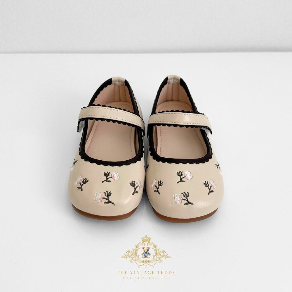 NWT Pretty Girls Mary Jane Flats Embroidered Cute Children's Shoes Cream 10 - Picture 2 of 6